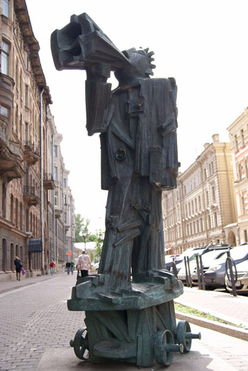 Памятник неизвестному организатору